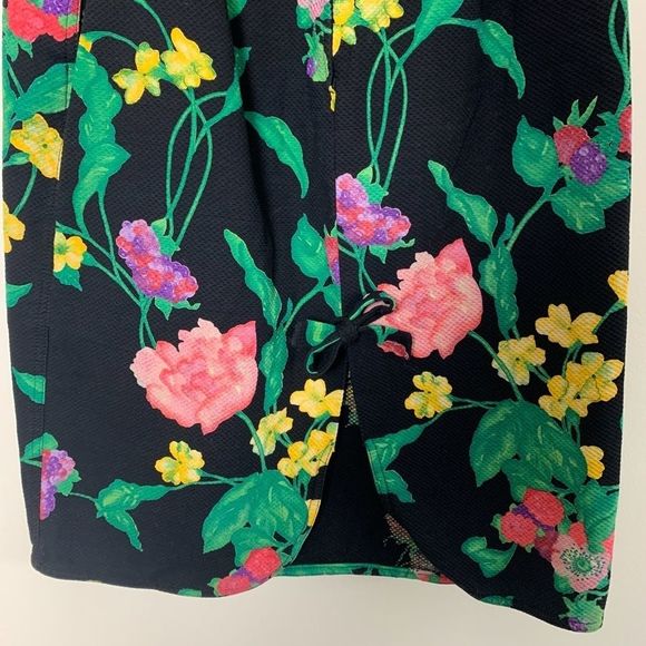 Vintage designer floral pencil skirt by Ungaro. - Picture 5 of 8